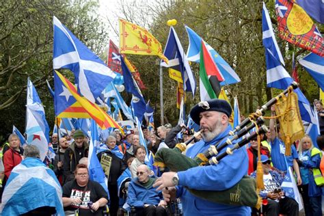 Miles de escoceses reclaman un nuevo referéndum de ...