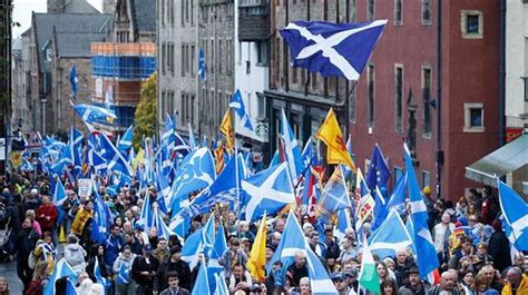Miles de personas reclaman la independencia de Escocia en ...