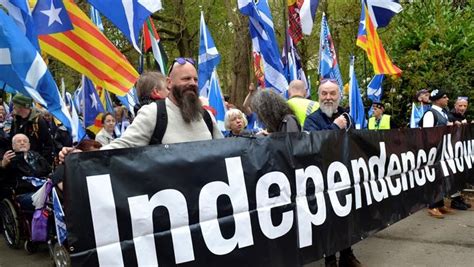 Miles se manifiestan en Escocia por un nuevo referéndum de ...