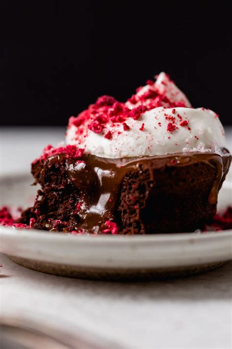 mini flourless chocolate cake {5 ingredients!} plays ...