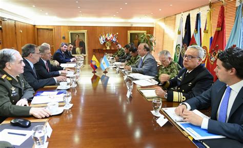 Ministros de Colombia y Argentina afianzan lazos en temas de defensa ...