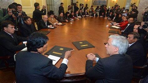 Ministros de Evo Morales presentarán su renuncia colectiva en Bolivia ...