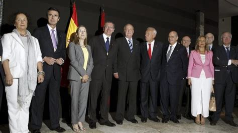 Ministros de todos los gobiernos de España arropan al Rey en Marruecos