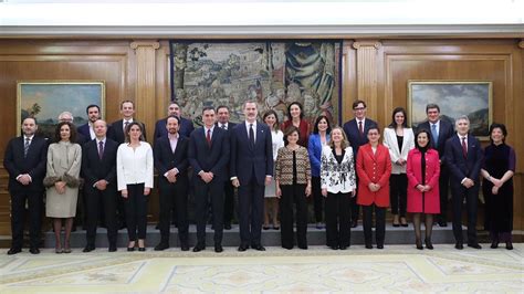 Ministros del nuevo gobierno español juraron sus cargos ...