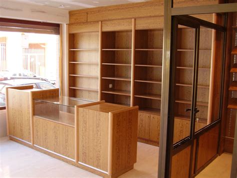 Mobiliario para comercios. Muebles de madera y estanterías ...