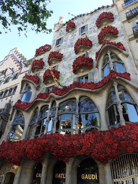 MODERNISME: BARCELONA   Sant Jordi a la Casa Batlló