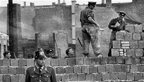 Momentos del Pasado: La construcción del Muro de Berlín