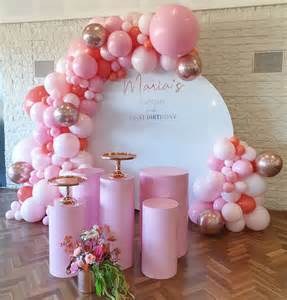 Montaje de decoración con globos para bautizos color rosa ...