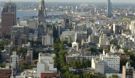 Montevideo entre la escala humana y la desproporción ...