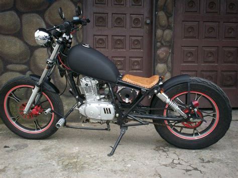 moto customizada 125 Pesquisa Google | Motocicleta bobber, Cafe racer ...