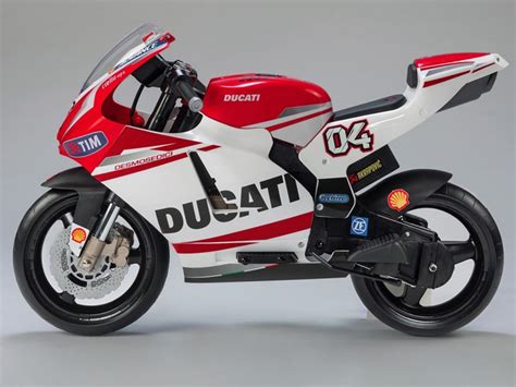 Moto Ducati eléctrica para niños réplica Andrea Dovizios