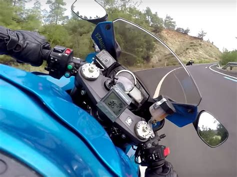 Motocicleta en carretera video viral | Atraccion360