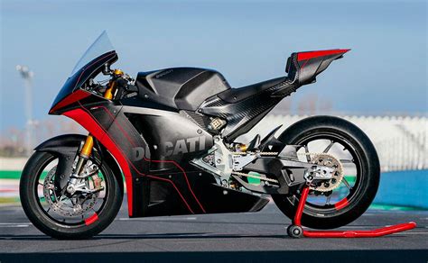 Motos eléctricas: Ducati ya prueba su moto de competición para 2023