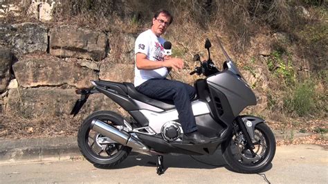 Motosx1000 : Test Honda Integra 750   YouTube