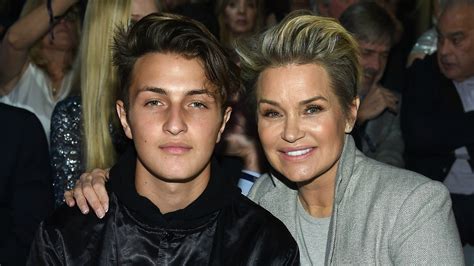 Move Over Gigi and Bella! Little Brother Anwar Hadid Signs ...