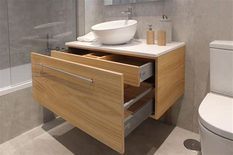 Mueble de lavabo en madera de castaño. Una gaveta y un ...
