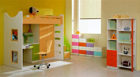 Muebles coloridos para niños :: Imágenes y fotos