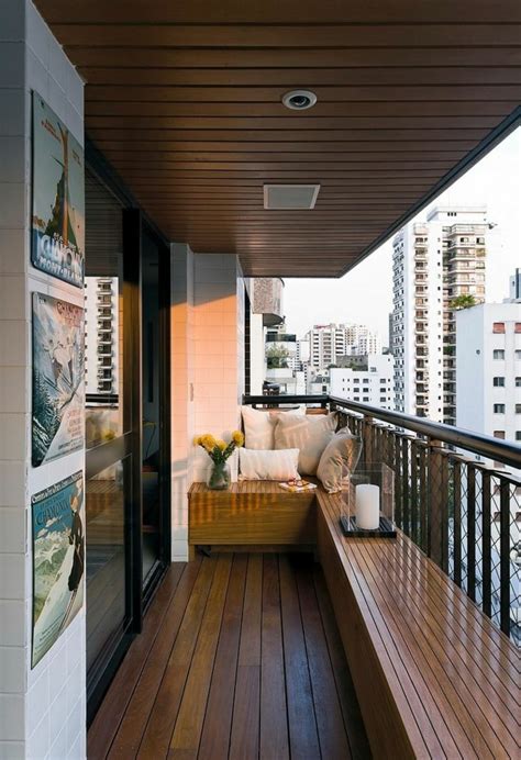 Muebles de balcón pequeño y detalles originales