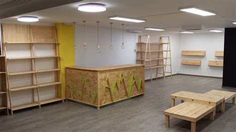 Muebles de Pino natural y palets para tienda en Barcelona ...
