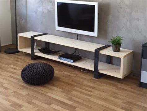 Muebles de tv modernos con madera pino   Diseños sencillos ...