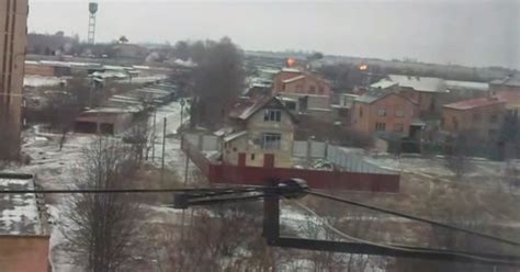 Mujer aterrada graba bombardeo en Ucrania | Rosario3