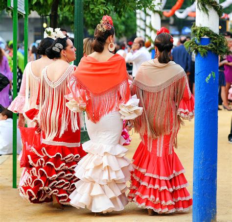 Mujeres Andaluces En La Feria, Sevilla, Andalucía, España Imagen de ...