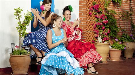 Mujeres con traje tipico de bailaora flamenca