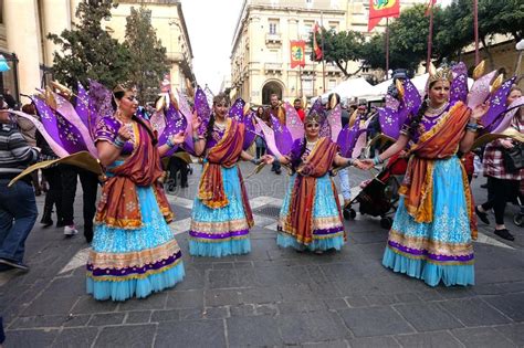 Mujeres En El Festival Del Carnaval, La Valeta, Malta Foto ...