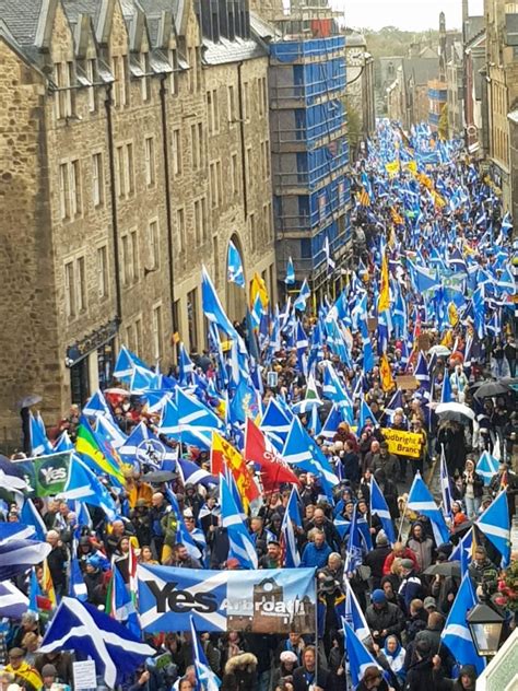 Multitudinaria marcha en Glasgow a favor de la ...