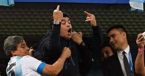 Mundial Rusia 2018 Maradona hace gestos obscenos | Décimas ...
