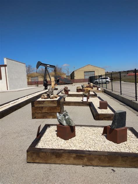 Museo del Petróleo y Jardín de Rocas • Asociación ...