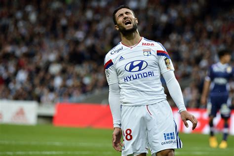 Nabil Fekir:  I prefer to stay at Lyon another season