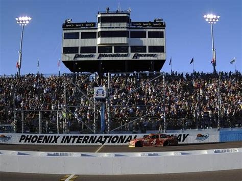 NASCAR, Fanatics bringing megastore to tracks