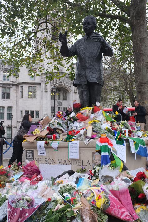Nelson Mandela | Wiki & Bio | Everipedia