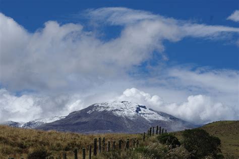 Nevado del Ruiz volcano   Colombia