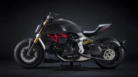 New Ducati Diavel 1260 | The Maxi Naked Powerful and Muscular