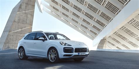 New Porsche Cayenne PHEV with stronger electric drive ...