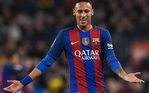 Neymar cobra 77 euros por cada cromo que firma