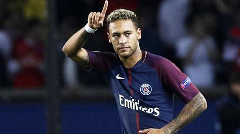 Neymar stars as PSG rout Bayern Munich | : The World Game