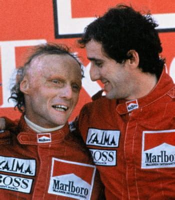 Niki Lauda sauvé des flammes par ses collègues pilotes
