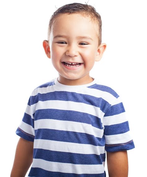 Niño pequeño riendo | Descargar Fotos gratis