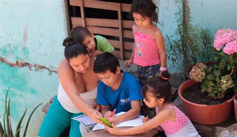 Niños alquilan celulares en Bucaramanga para recibir educación en casa ...
