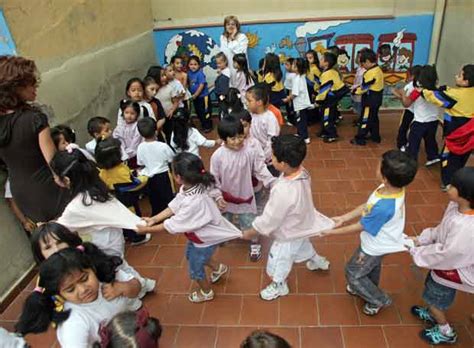 Niños jugando en el colegio | Edición impresa | EL PAÍS