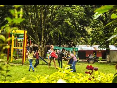 Niños jugando en el parque de Villa Restrepo   YouTube