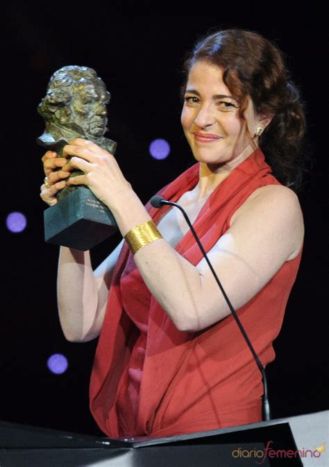 Nora Navas con su Goya 2011 a mejor actriz