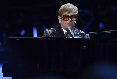 Noticias Famosos: La tristeza de Elton John por muerte de la reina ...