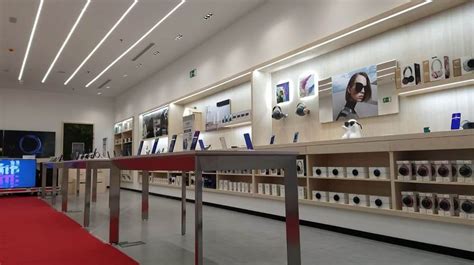 NP: Huawei inaugura con gran éxito su nueva Tienda Huawei ...