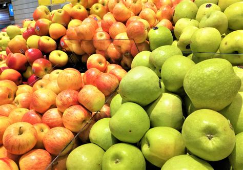 NRA SECINA: Pandēmija un neraža sadārdzina ābolus   Neatkarīgā