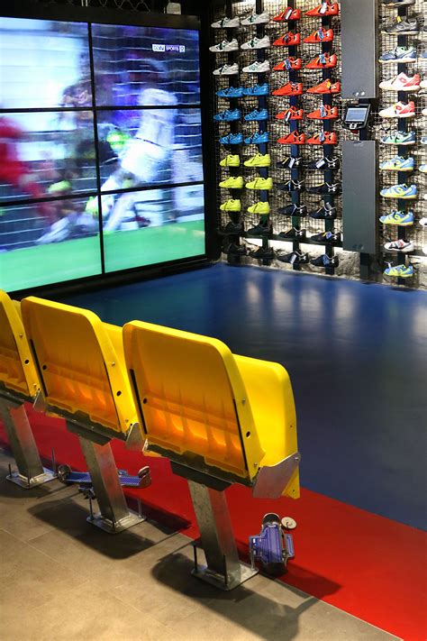 ¡Nuestra tienda Futbolmania Barcelona es un espectáculo ...