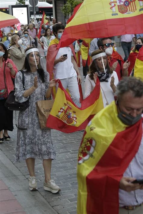 Nueva cacerolada de protesta contra Pedro Sánchez en Sevilla